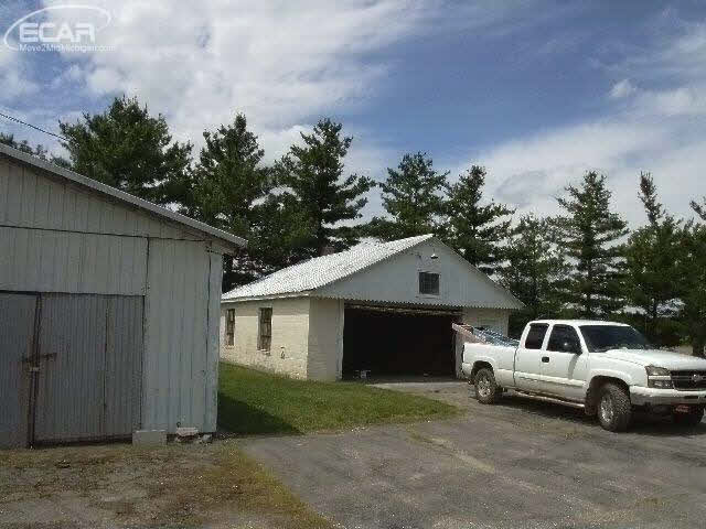 2827 North Vincent Road Elsie, MI 48831 - Photo 4 of 5 Gallery Image 4