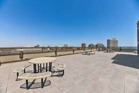 $4,000 | 2700 North Hampden Court, Unit 14B, Chicago, IL 60614
