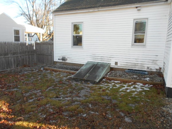 102 Victoria Street Springfield, MA 01104 - Photo 3 of 19 Gallery Image 3
