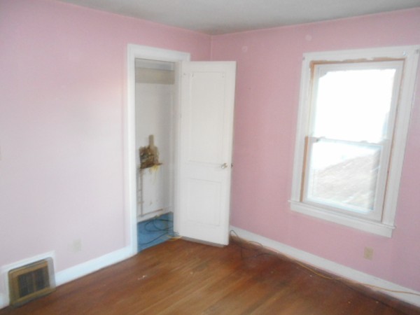 102 Victoria Street Springfield, MA 01104 - Photo 9 of 19 Gallery Image 9