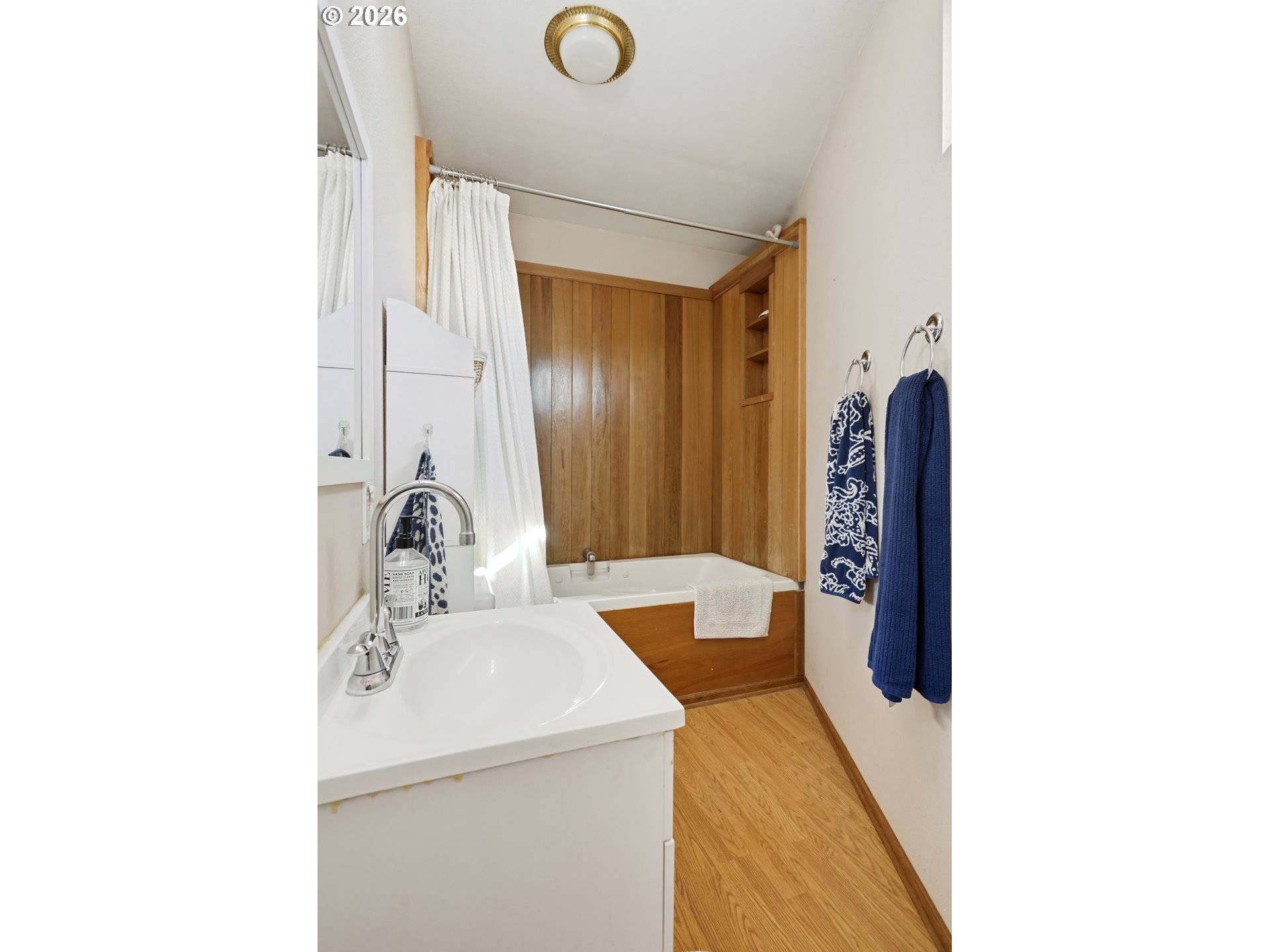 101 North Boat Basin Road, Unit C3 The Dalles, OR 97058 - Photo 22 of 44 a en suite bathroom with a sink and mirror