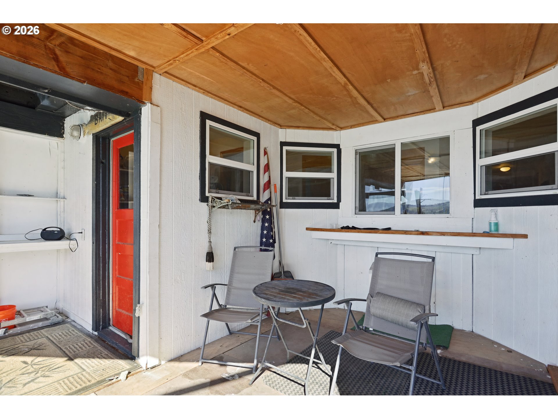 101 North Boat Basin Road, Unit C3 The Dalles, OR 97058 - Photo 35 of 44 a backyard of a house with table and chairs
