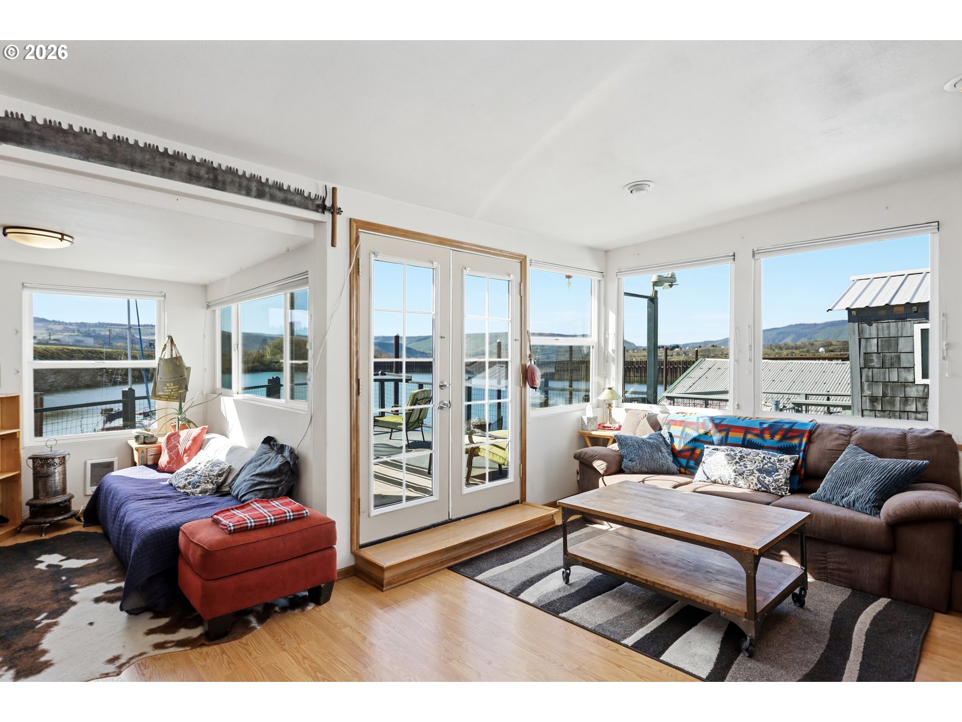 101 North Boat Basin Road, Unit C3 The Dalles, OR 97058 - Photo 6 of 44 a living room with furniture and a large window
