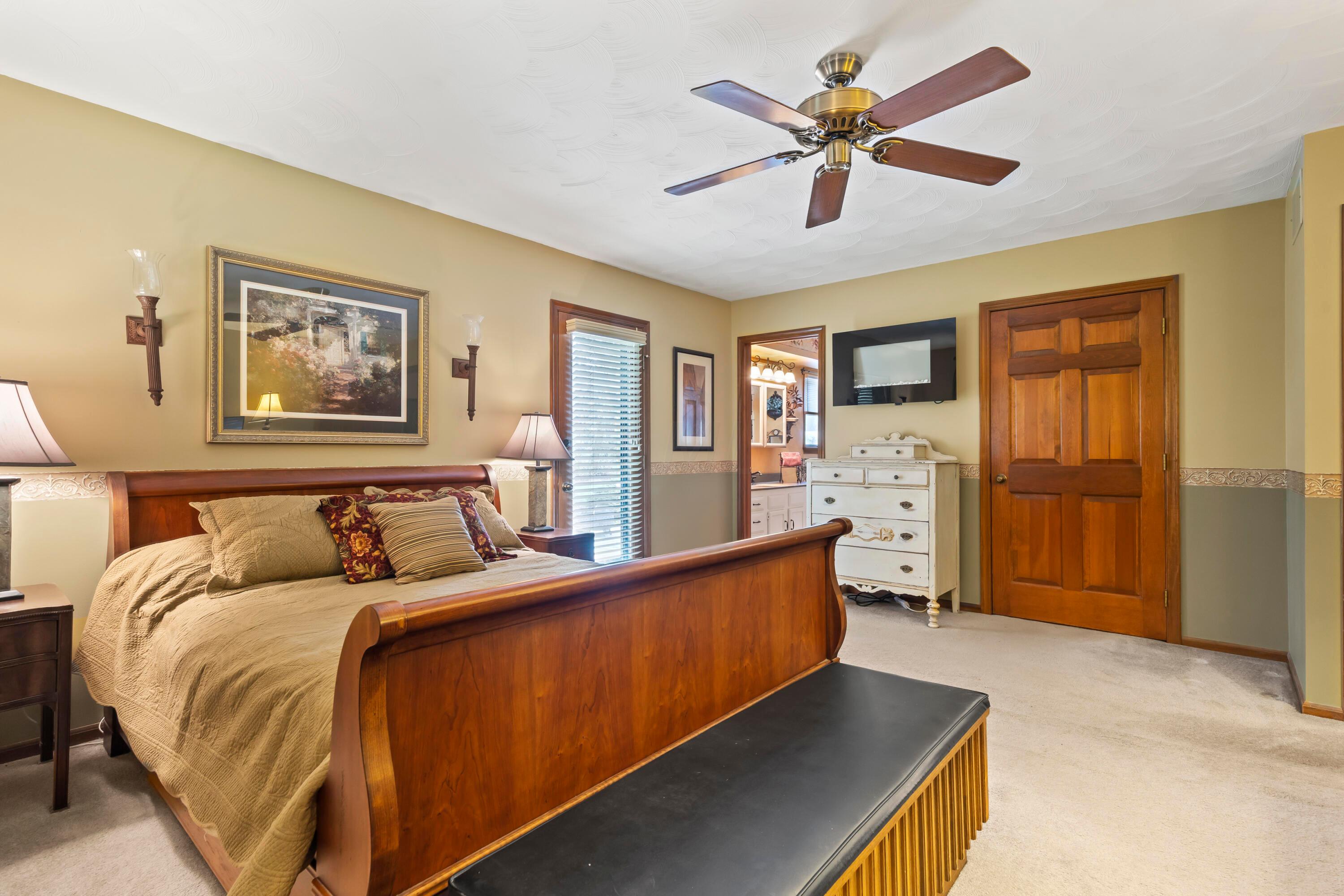 955 North Old State Road Delaware, OH 43015 - Photo 24 of 73 Owner's Suite