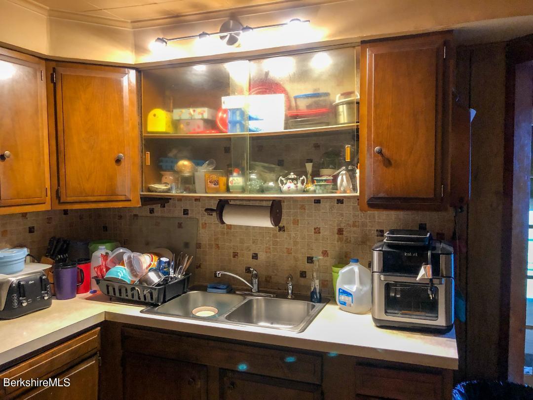 211 Robinson Road Hinsdale, MA 01235 - Photo 3 of 15 kitchen4