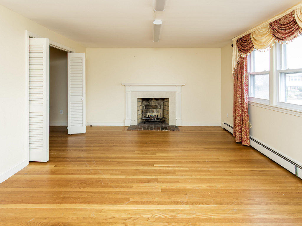 131 Dennett Street Portland, ME 04102 - Photo 2 of 23 IMG_3615