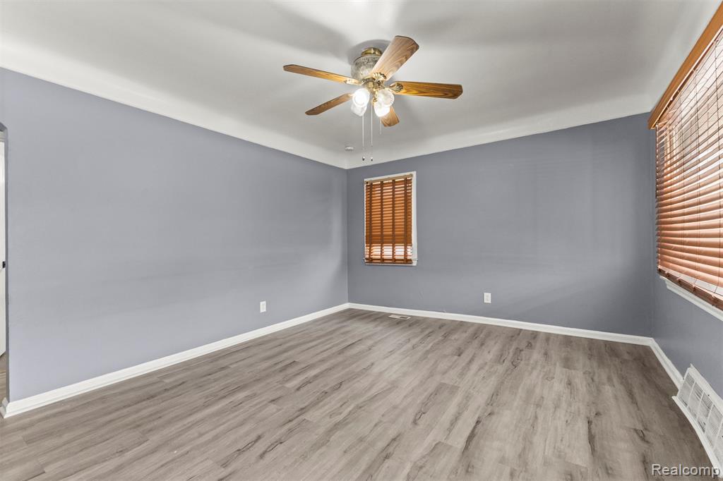 14716 Eureka Road Southgate, MI 48195 - Photo 5 of 42