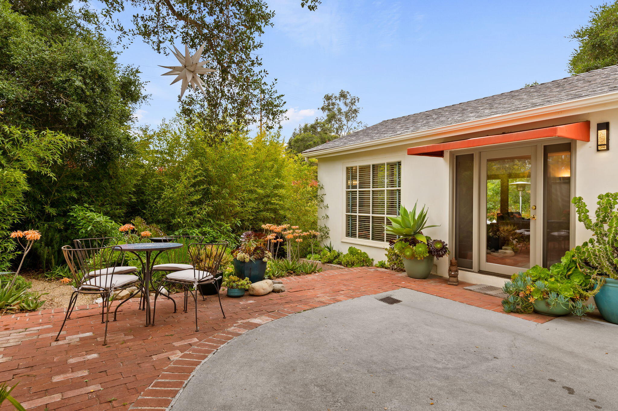 1470 School House Road Montecito, CA 93108 - Photo 4 of 41 2-web-or-mls-02 - Front Patio