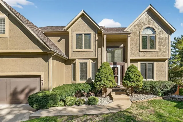 $660,000 | 11902 West 131st Terrace, Overland Park, KS 66213
