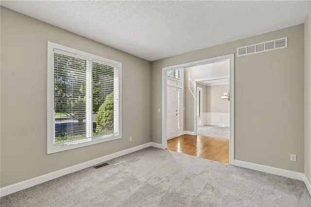 $660,000 | 11902 West 131st Terrace, Overland Park, KS 66213