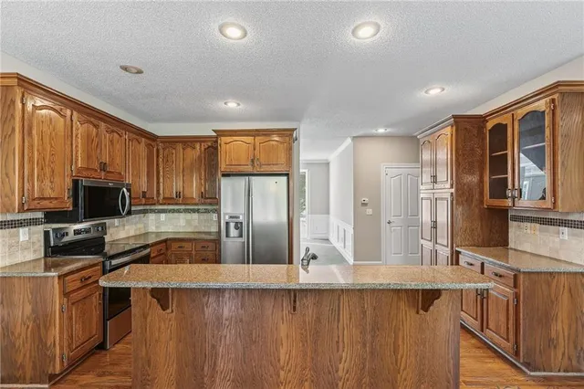 $660,000 | 11902 West 131st Terrace, Overland Park, KS 66213