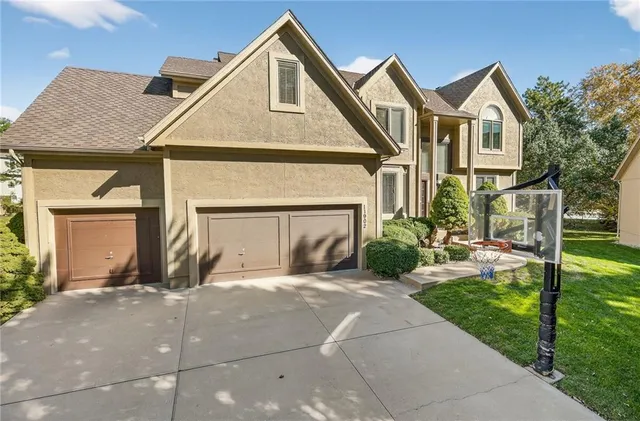 $660,000 | 11902 West 131st Terrace, Overland Park, KS 66213