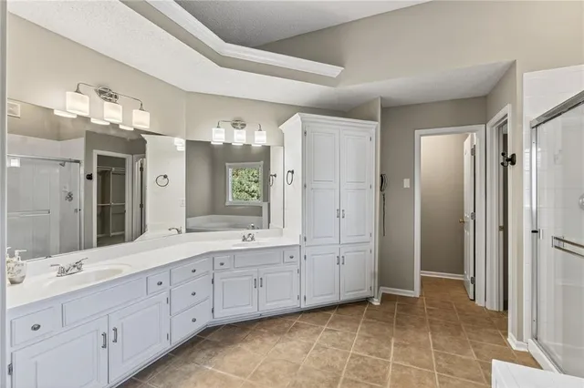 $660,000 | 11902 West 131st Terrace, Overland Park, KS 66213