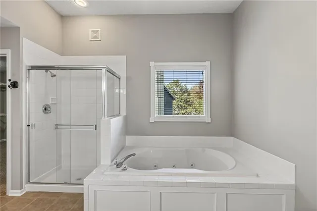 $660,000 | 11902 West 131st Terrace, Overland Park, KS 66213