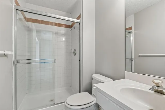 $660,000 | 11902 West 131st Terrace, Overland Park, KS 66213