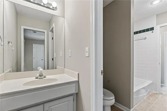 $660,000 | 11902 West 131st Terrace, Overland Park, KS 66213