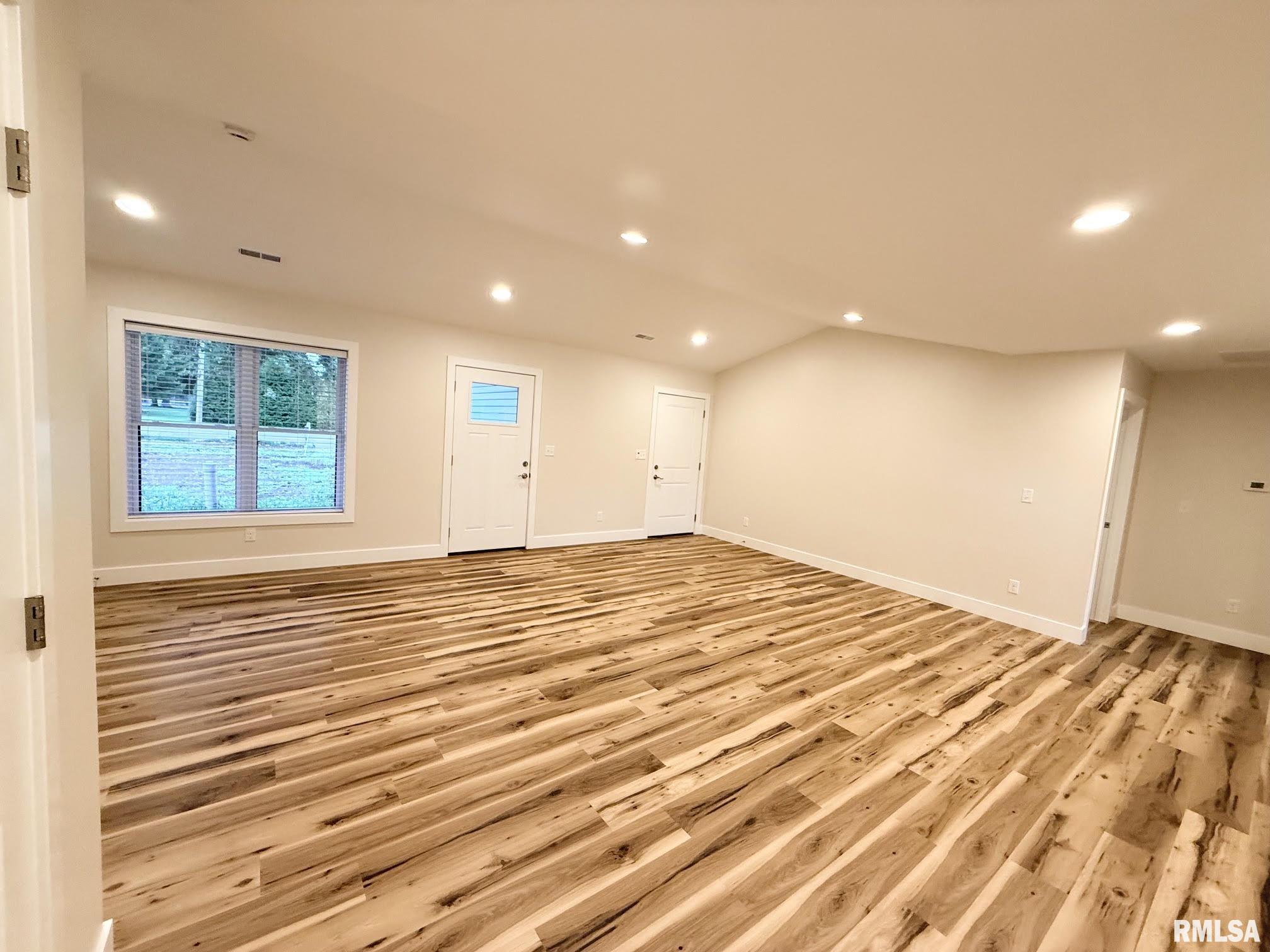 2264 Chestnut Street Quincy, IL 62301 - Photo 4 of 19 Gallery Image 4