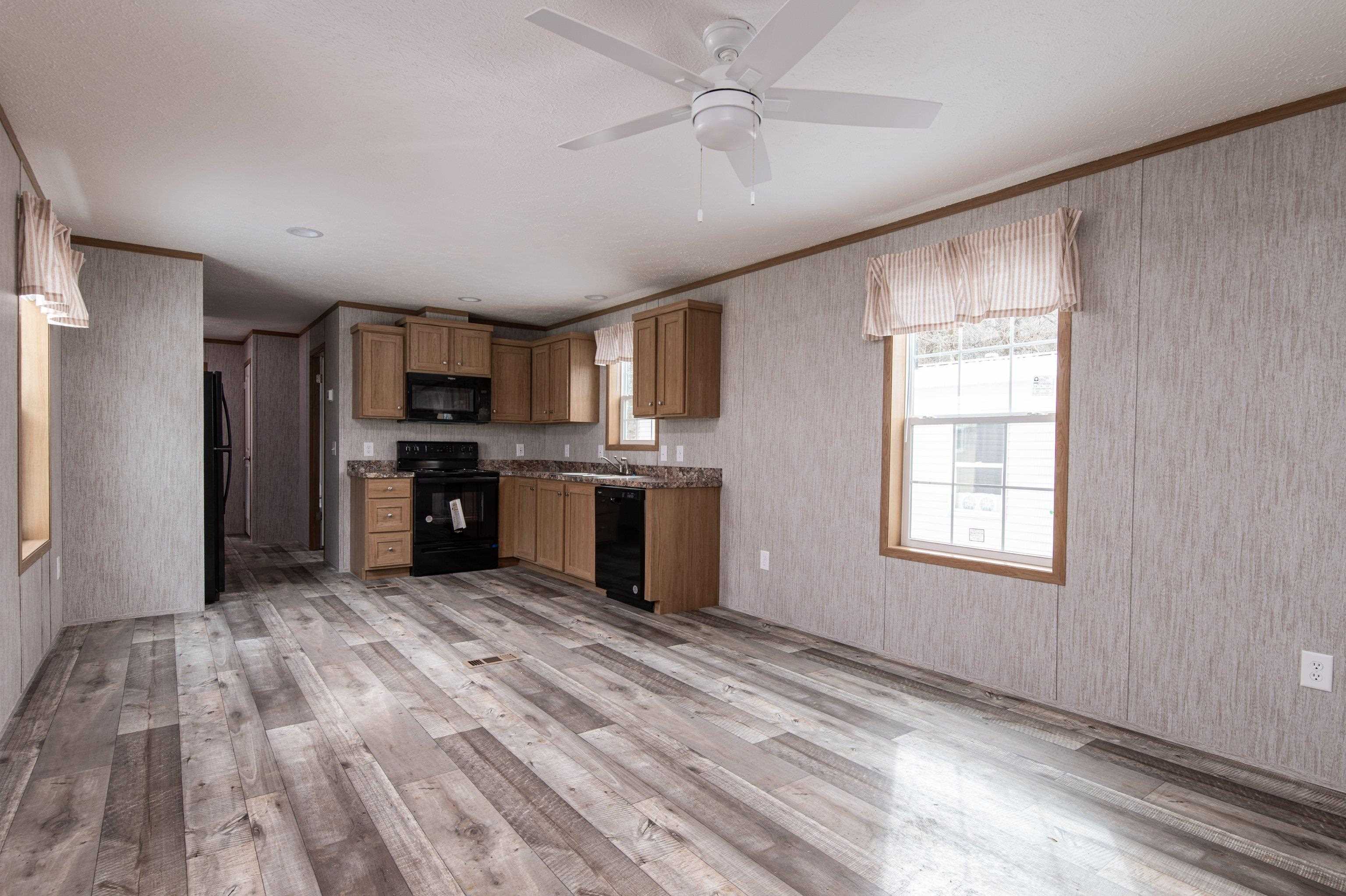 139 Oak Street St. Johnsbury, VT 05819 - Photo 4 of 21