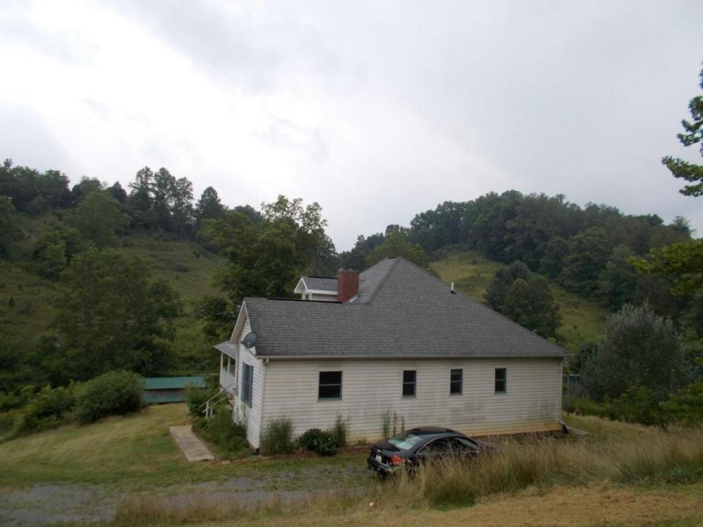 154 Fields Gap Road Surgoinsville, TN 37873 - Photo 2 of 21 Photo 2
