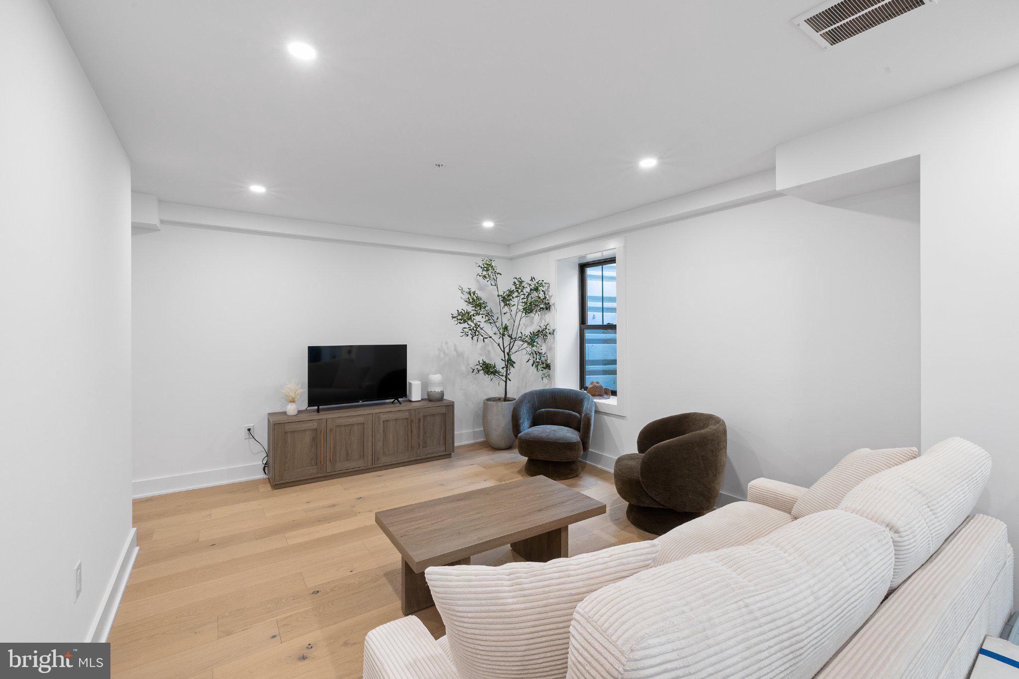 985 Henry Avenue Wayne, PA 19087 - Photo 4 of 28 Bright and airy modern living space.