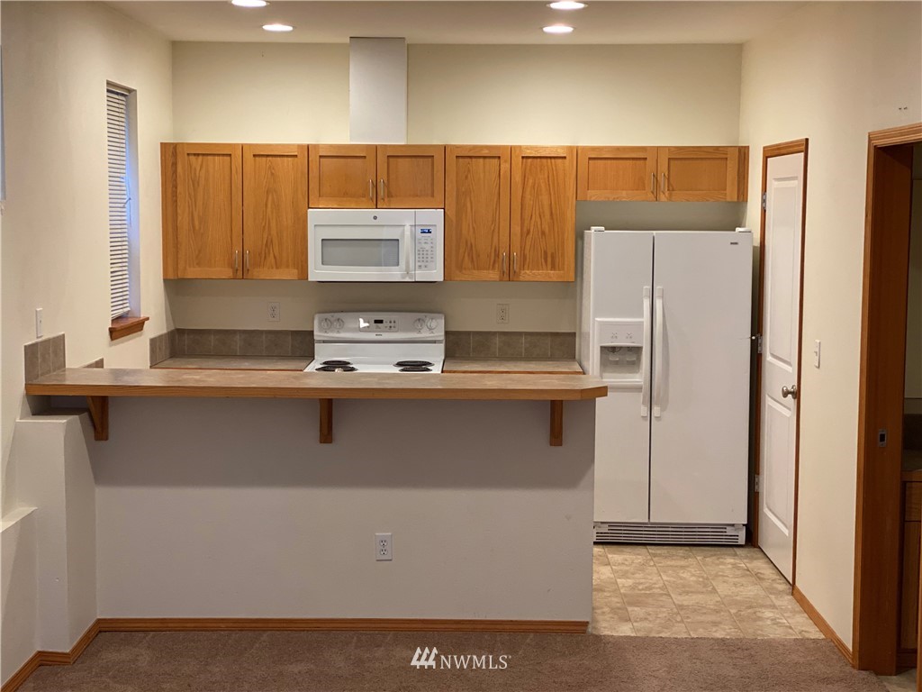 3319 Rockefeller Avenue Everett, WA 98201 - Photo 4 of 7 a kitchen with stainless steel appliances a refrigerator and a sink