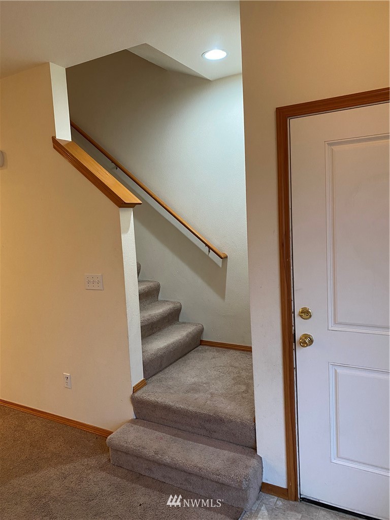 3319 Rockefeller Avenue Everett, WA 98201 - Photo 6 of 7 a view of entryway