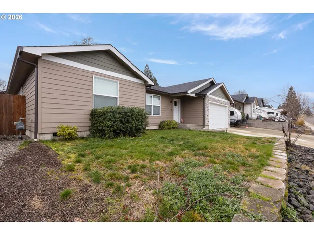 $400,000 | 645 Southeast Garden Way Drive, Winston, OR 97496