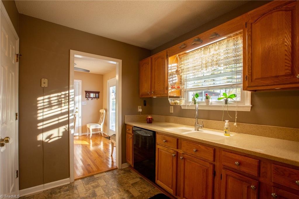 3094 Green Tree Road Thomasville, NC 27360 - Photo 14 of 32 Gallery Image 14