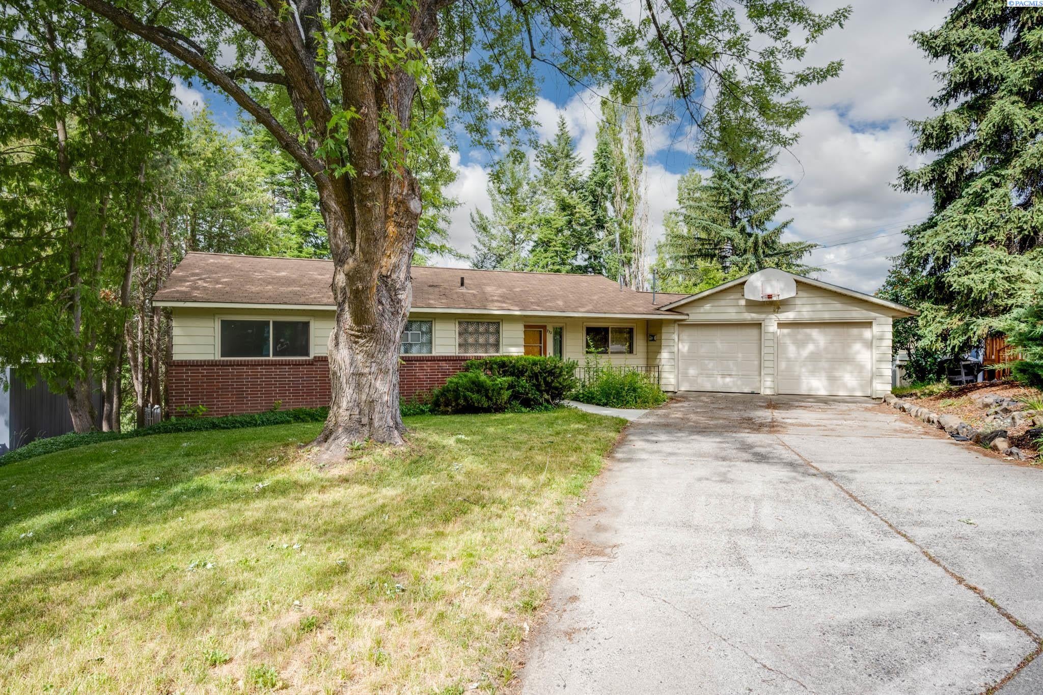 732 Southeast Ridgeview Street Pullman, WA 99163 - Photo 1 of 27 Gallery Image 1