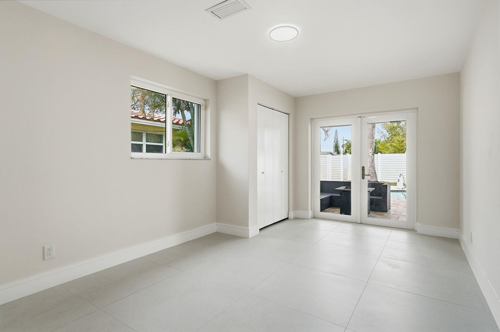 5507 West Park Road Hollywood, FL 33021 - Photo 26 of 28 5th bedroom/office with seperateentrance