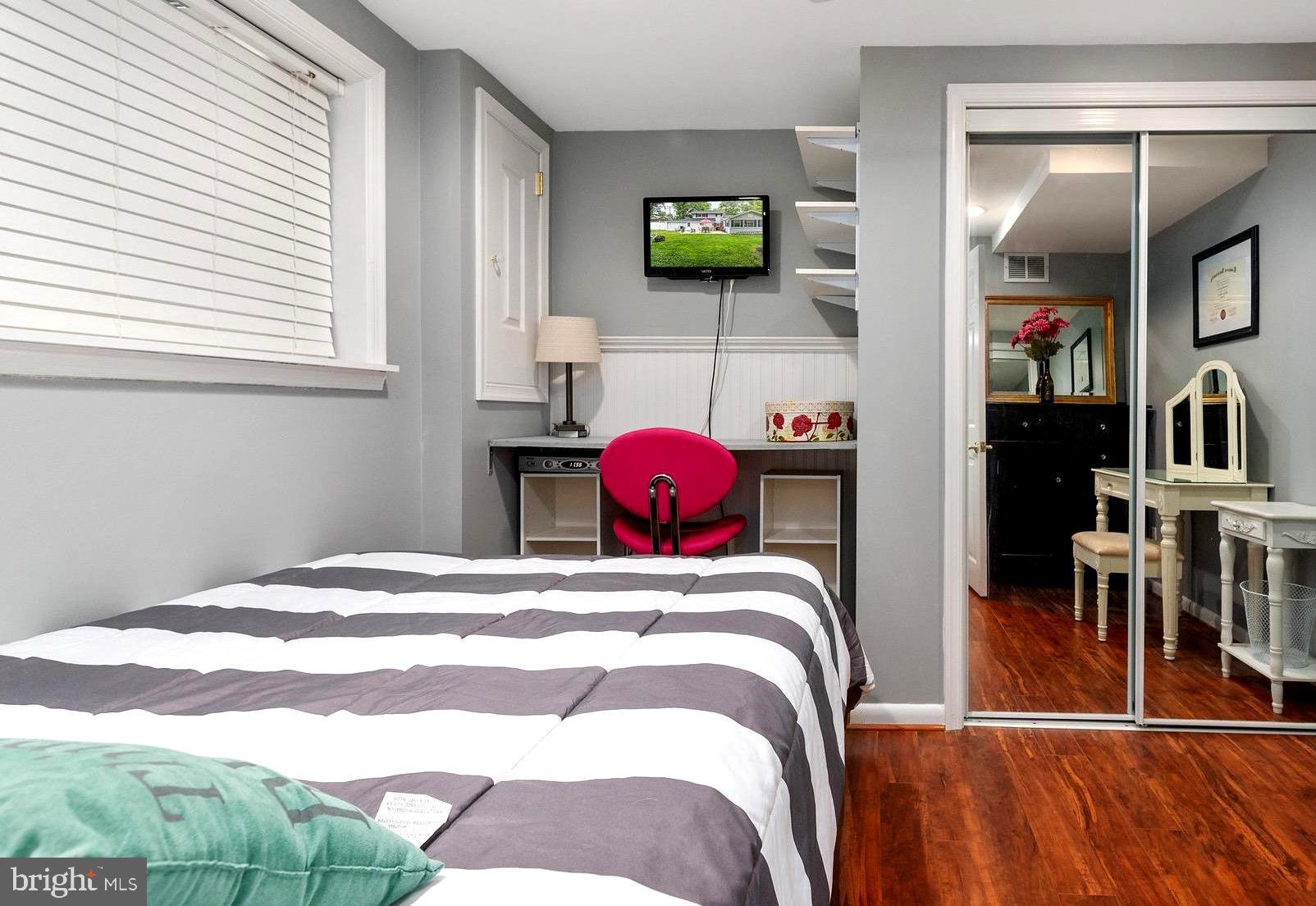 719 Pin Oak Road Severna Park, MD 21146 - Photo 29 of 39 4th Bedroom w/Desk Alcove