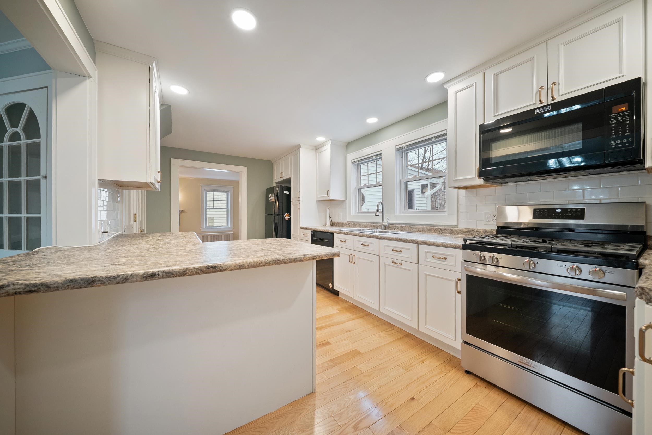 853 Union Street Manchester, NH 03104 - Photo 3 of 45