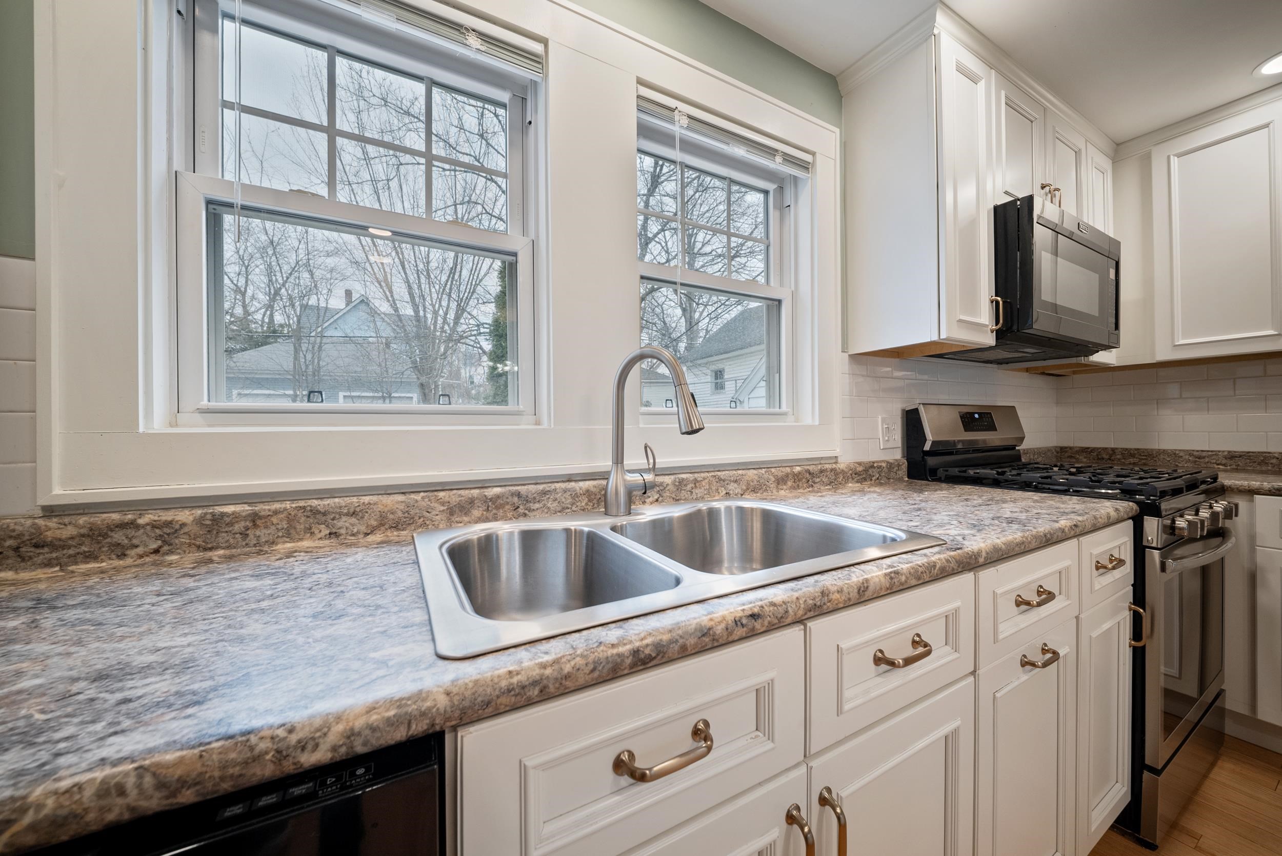 853 Union Street Manchester, NH 03104 - Photo 4 of 45