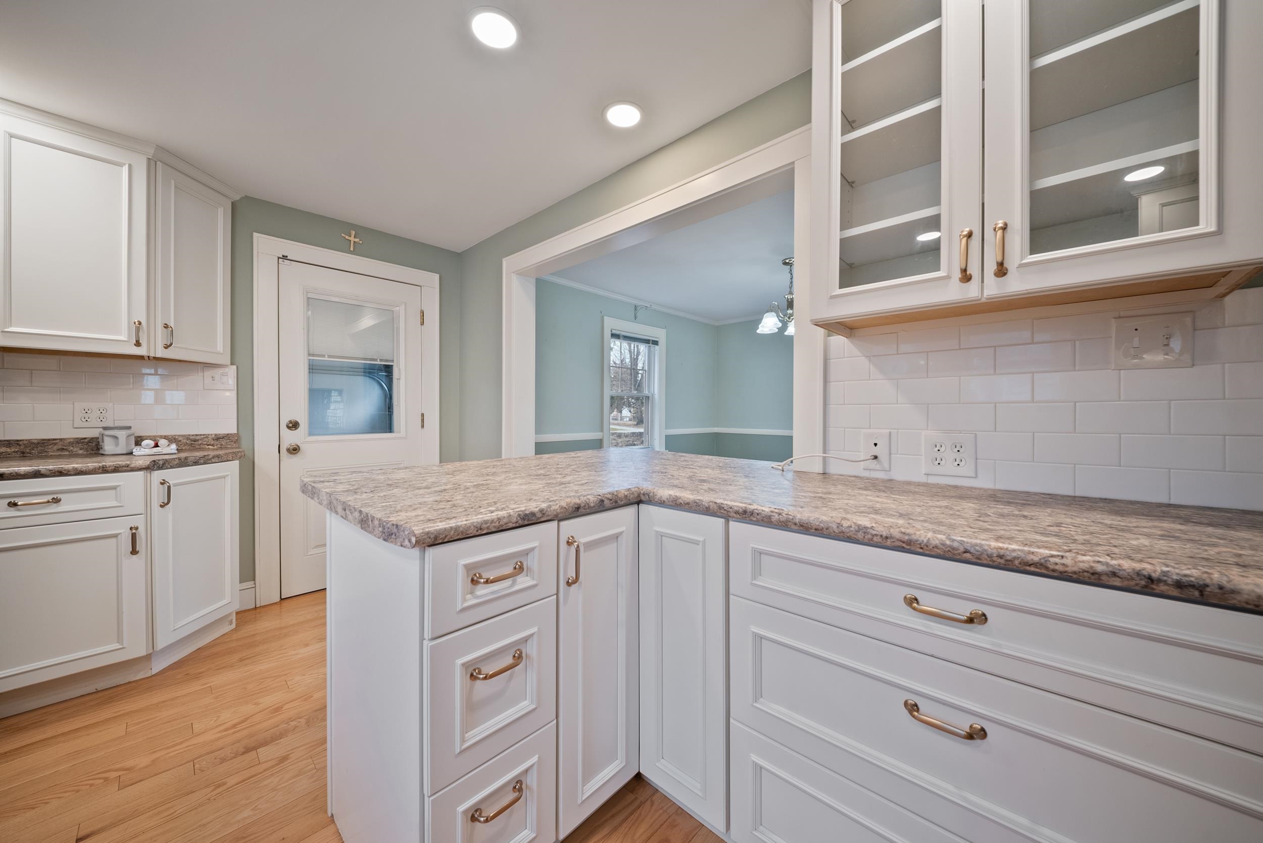 853 Union Street Manchester, NH 03104 - Photo 7 of 45