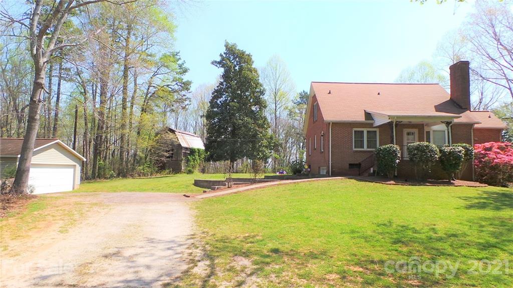 2476 Robinson Road Newton, NC 28658 - Photo 1 of 48 Gallery Image 1