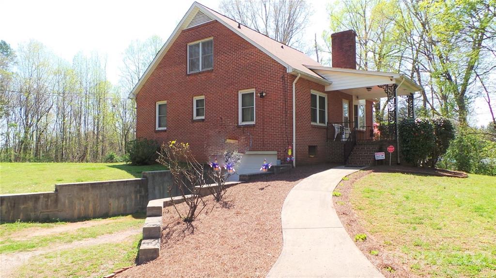 2476 Robinson Road Newton, NC 28658 - Photo 2 of 48 Gallery Image 2