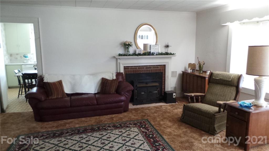 2476 Robinson Road Newton, NC 28658 - Photo 11 of 48 Gallery Image 11