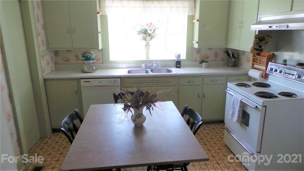 2476 Robinson Road Newton, NC 28658 - Photo 16 of 48 Gallery Image 16