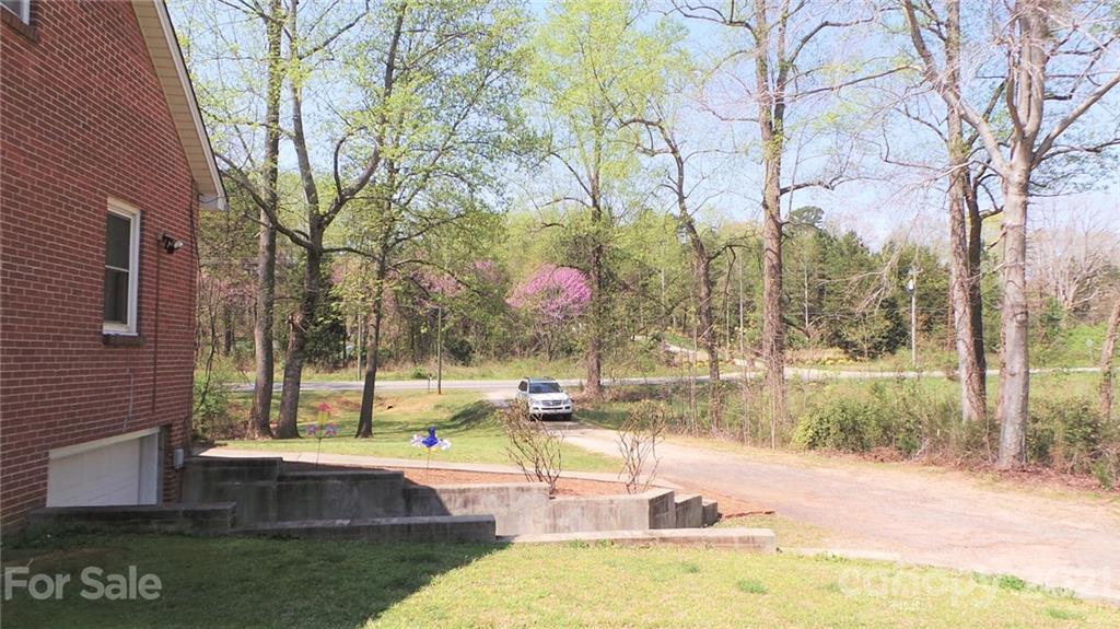 2476 Robinson Road Newton, NC 28658 - Photo 3 of 48 Gallery Image 3