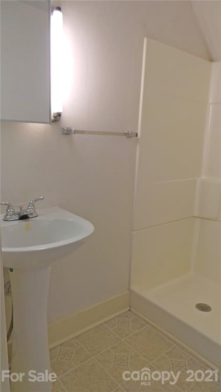 2476 Robinson Road Newton, NC 28658 - Photo 31 of 48 Gallery Image 31