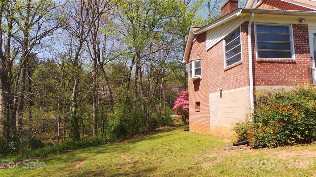 2476 Robinson Road Newton, NC 28658 - Photo 5 of 48 Gallery Image 5