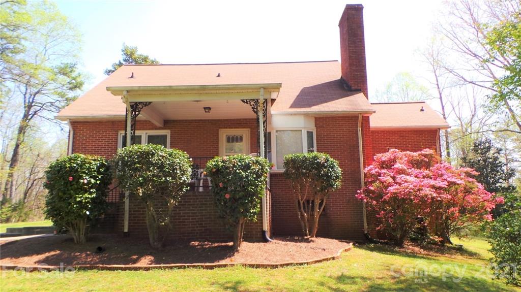 2476 Robinson Road Newton, NC 28658 - Photo 7 of 48 Gallery Image 7