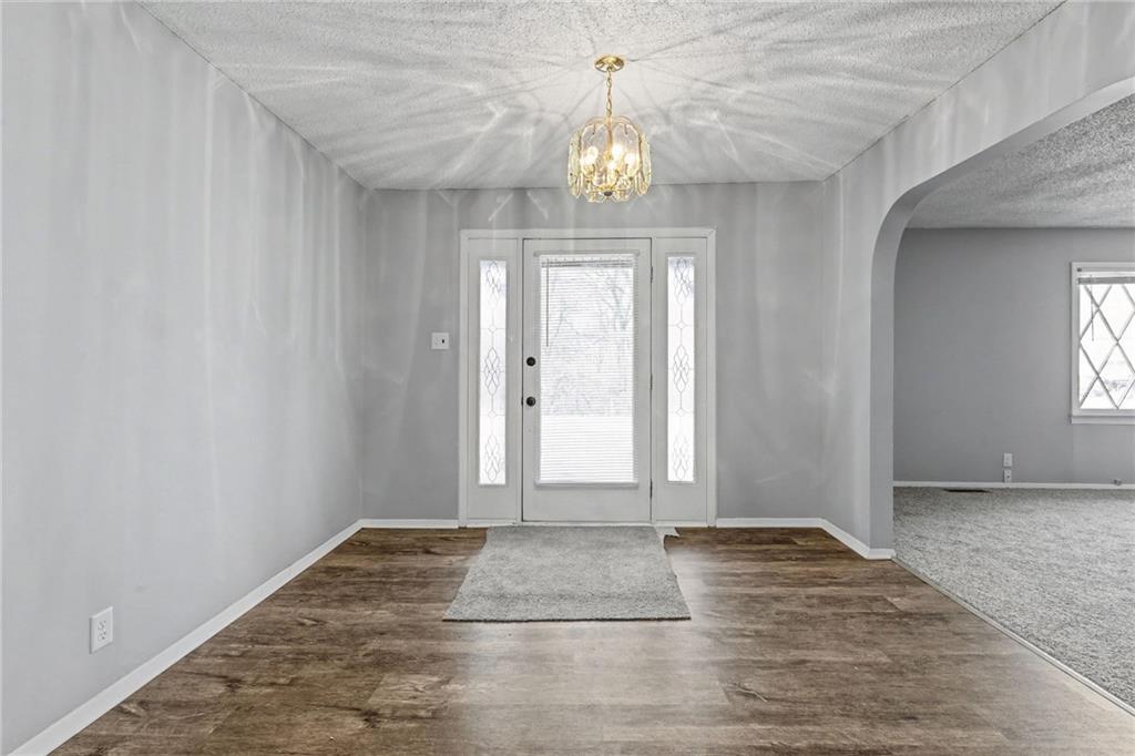 1907 Sun Valley Road St. Joseph, MO 64507 - Photo 4 of 30