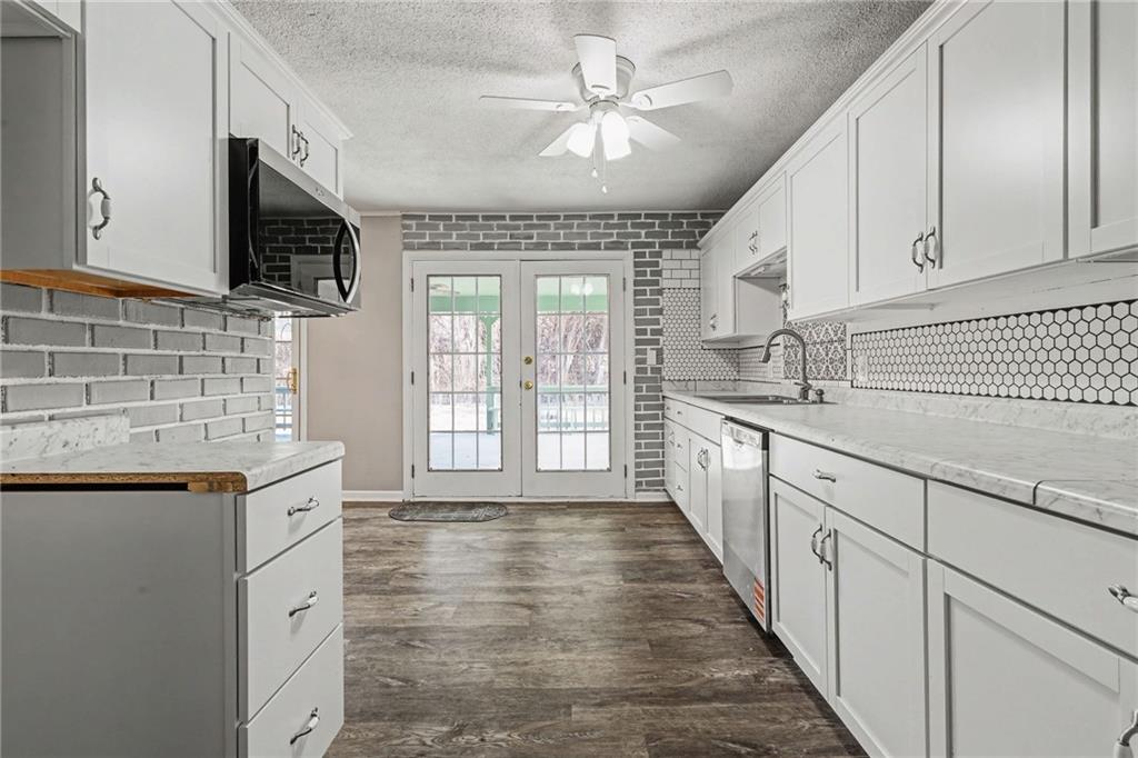 1907 Sun Valley Road St. Joseph, MO 64507 - Photo 8 of 30