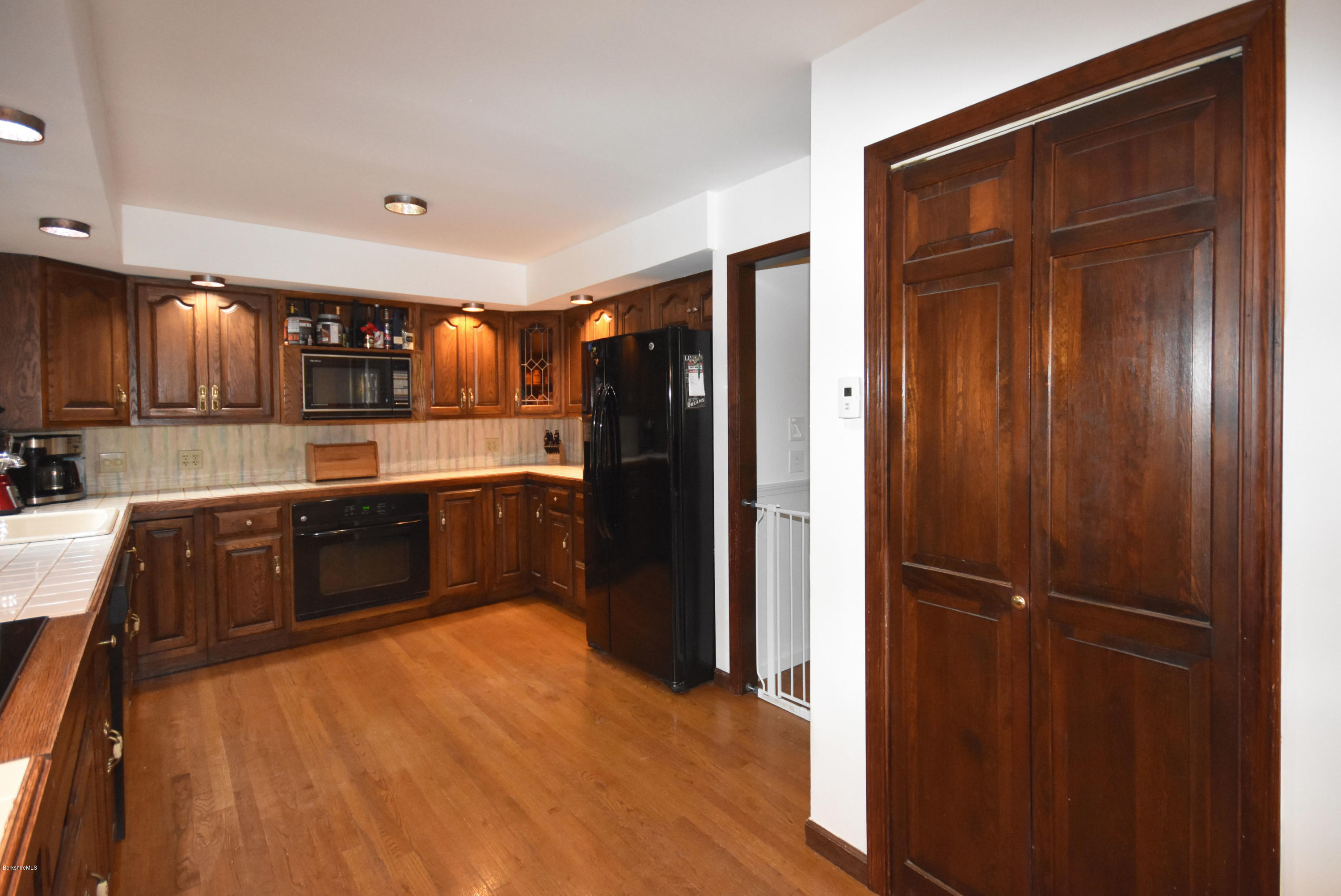 878 Holmes Road Pittsfield, MA 01201 - Photo 11 of 37 Kitchen