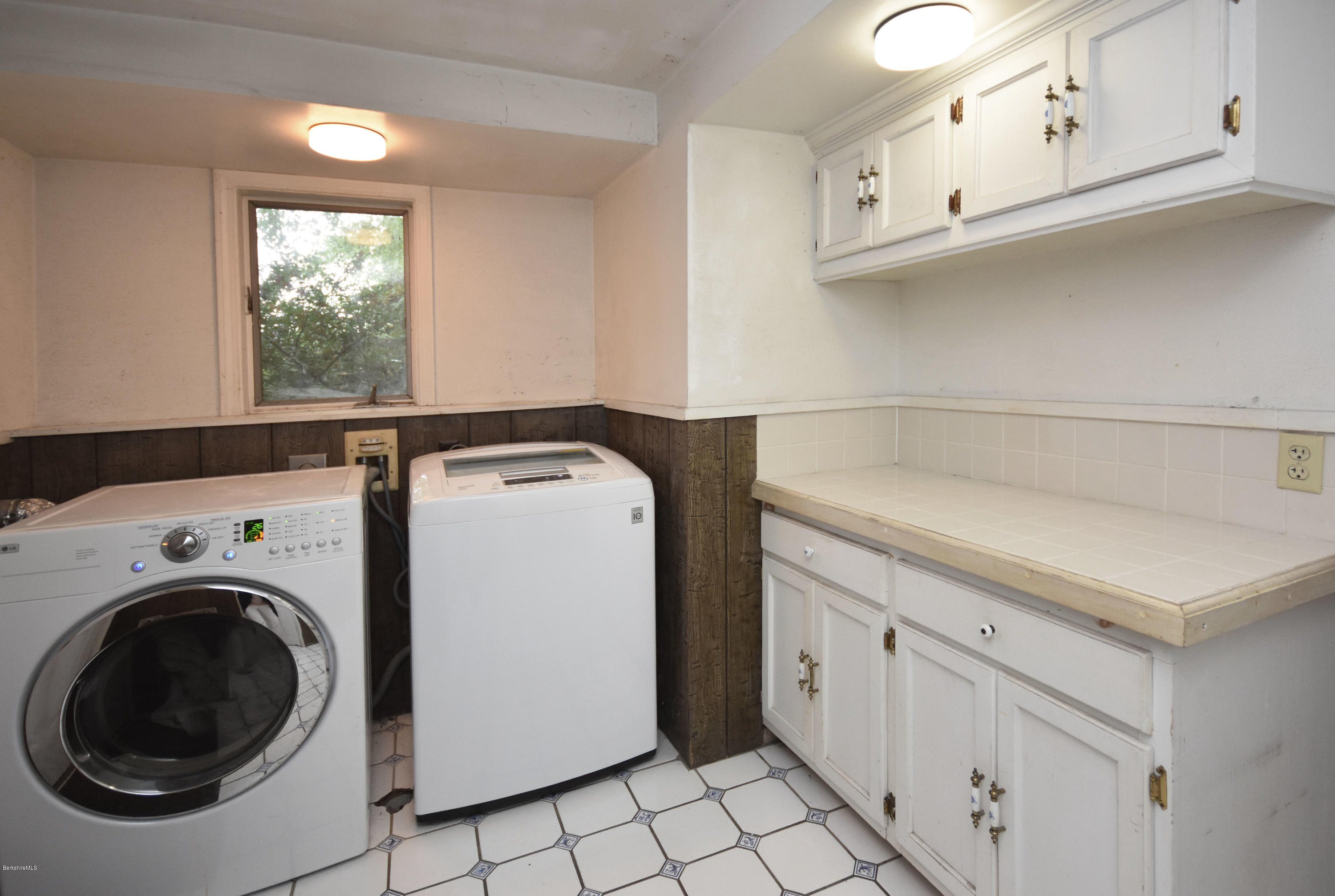 878 Holmes Road Pittsfield, MA 01201 - Photo 30 of 37 Laundry Room