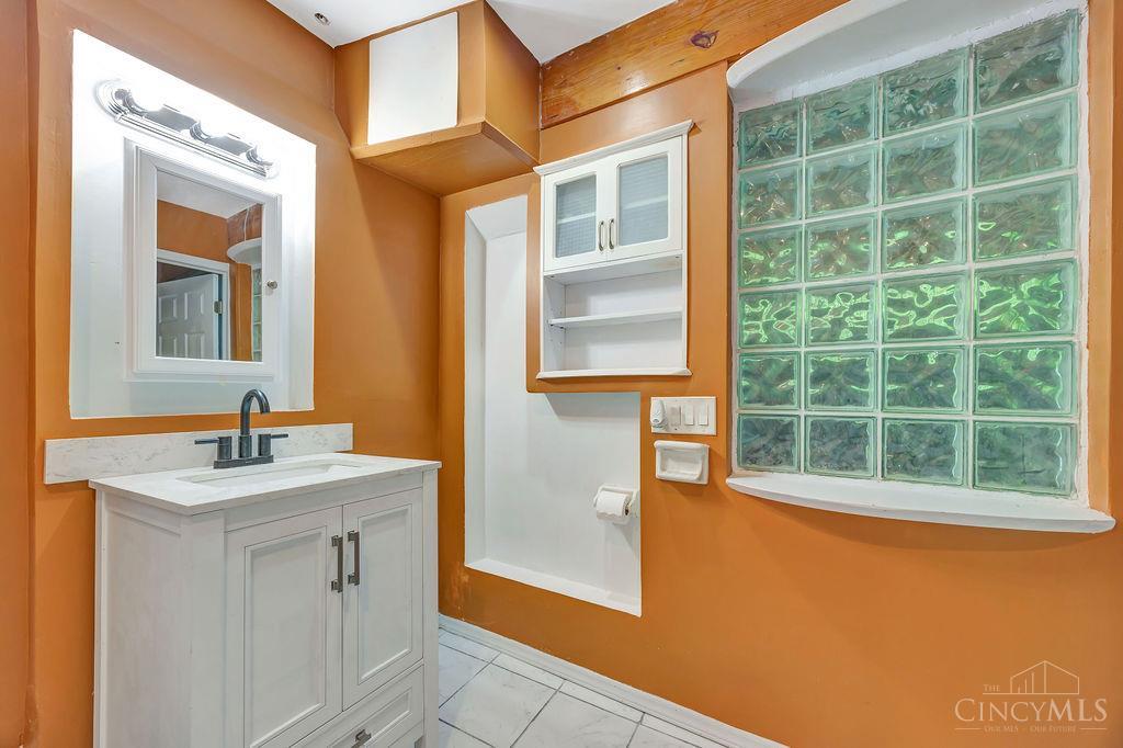 6851 Taylor Road Cincinnati, OH 45248 - Photo 20 of 50
