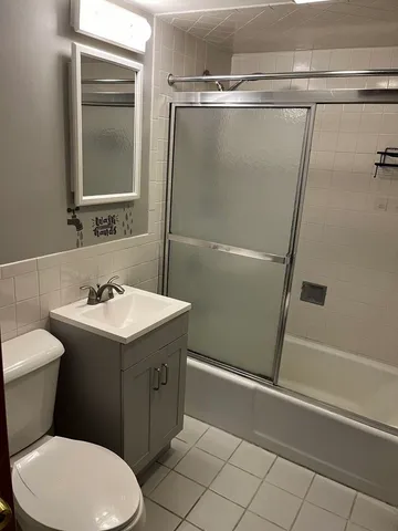 $1,850 | 9616 West Higgins Road, Unit 2G, Rosemont, IL 60018