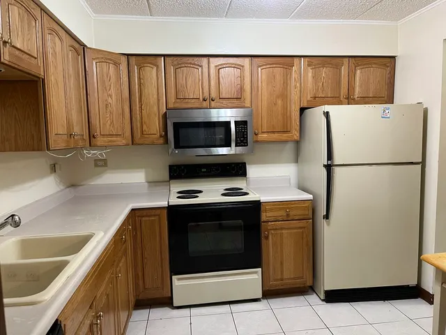 $1,850 | 9616 West Higgins Road, Unit 2G, Rosemont, IL 60018