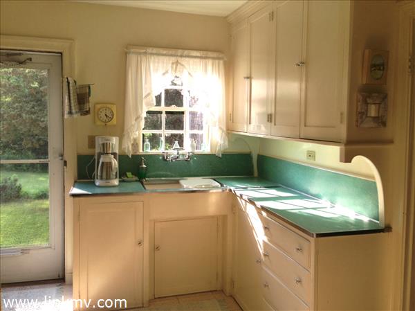 149 Causeway Road Vineyard Haven, MA 02568 - Photo 7 of 14 http://d1qzqeyxiitrap.cloudfront.net/photos/24848/600/cf9945da.jpg